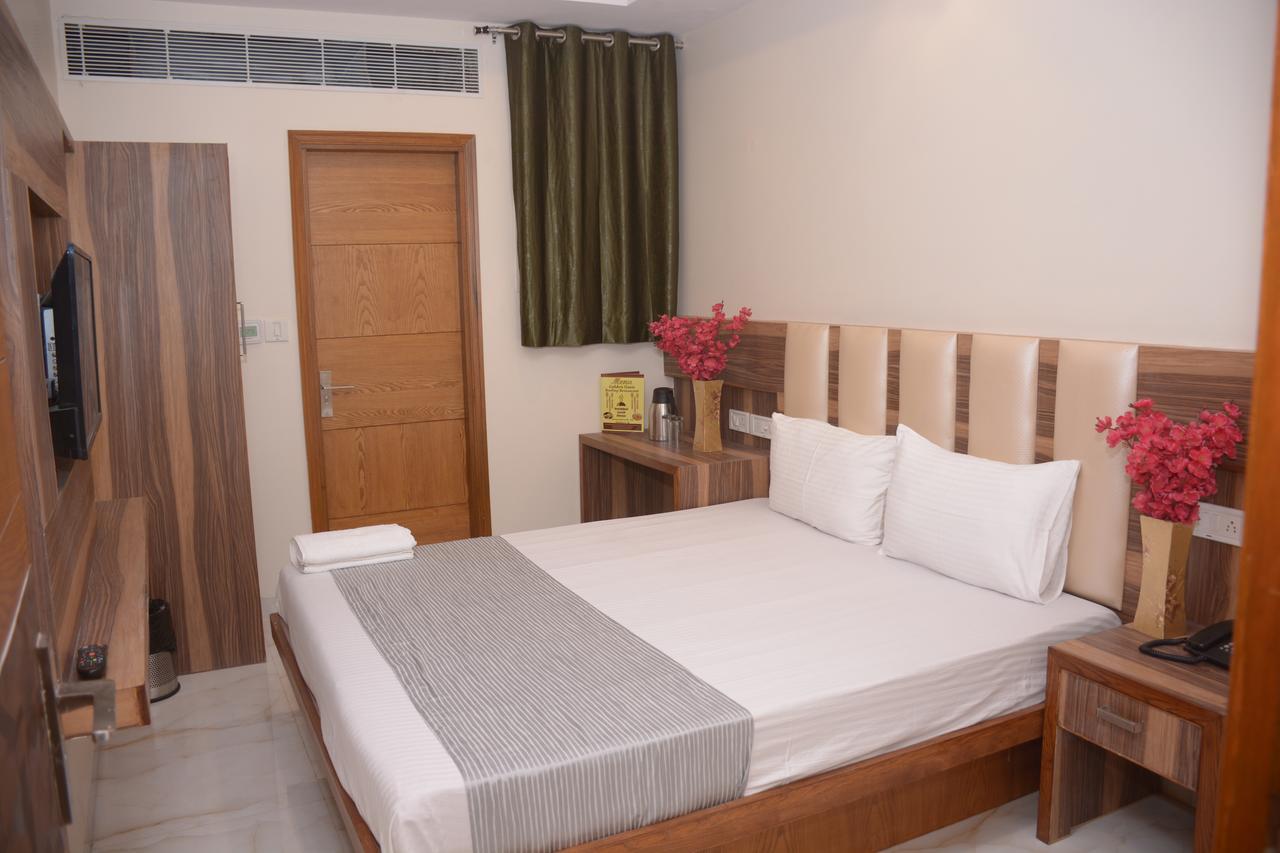Paharganj Hotel Golden Oasis - A Well Hygiene Property מראה חיצוני תמונה
